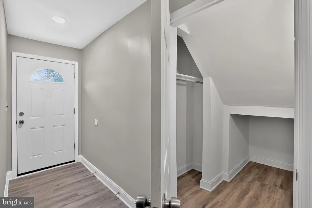 1807 SILVER COURT Hamilton, NJ 08690