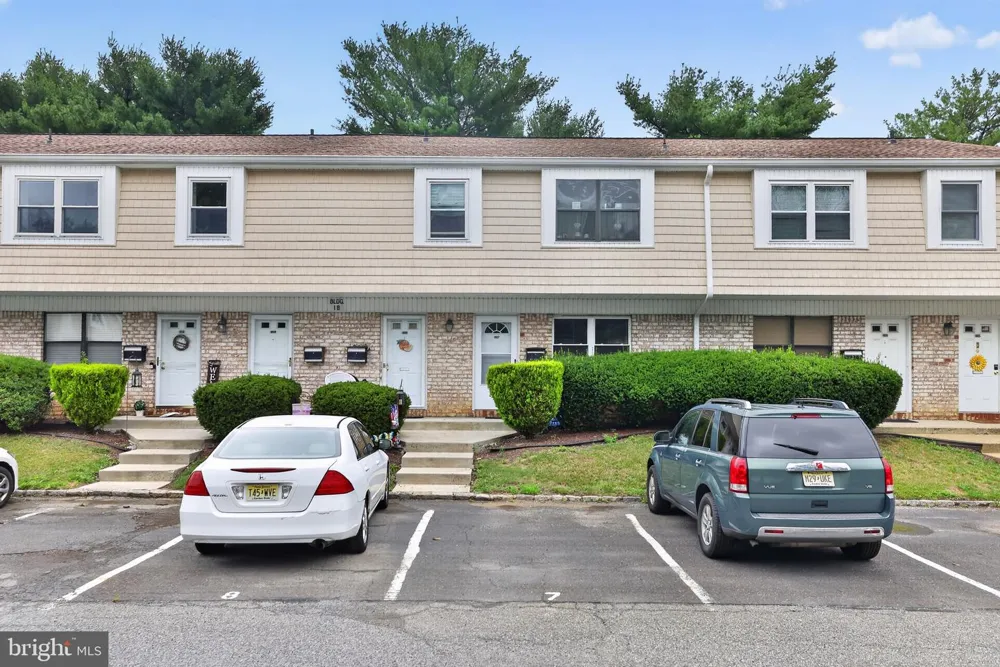 1807 SILVER COURT Hamilton, NJ 08690