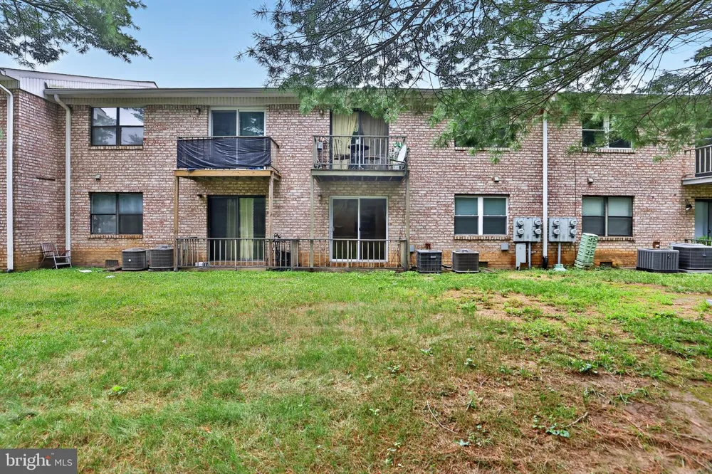 1807 SILVER COURT Hamilton, NJ 08690