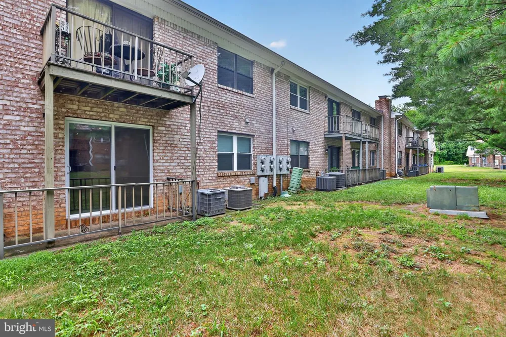 1807 SILVER COURT Hamilton, NJ 08690