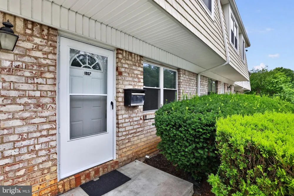 1807 SILVER COURT Hamilton, NJ 08690