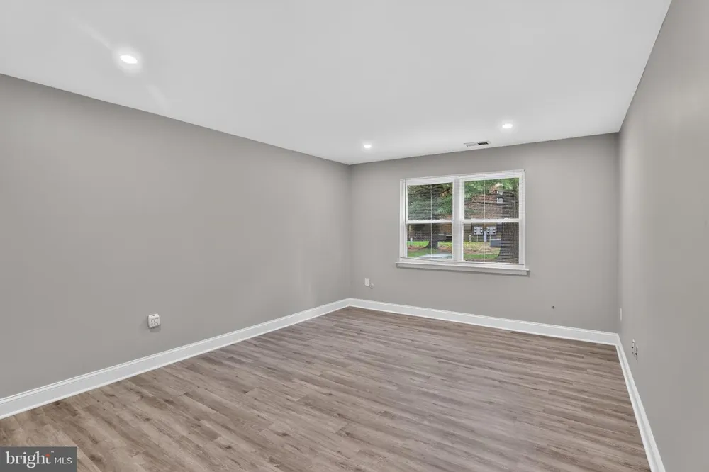 1807 SILVER COURT Hamilton, NJ 08690