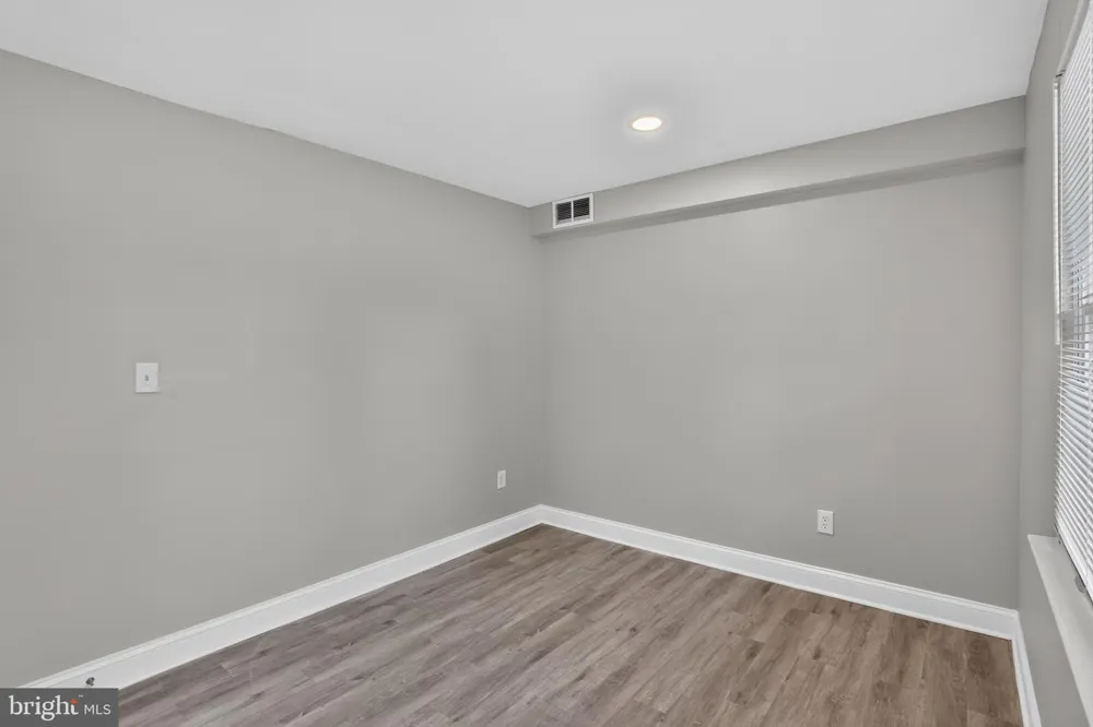 1807 SILVER COURT Hamilton, NJ 08690