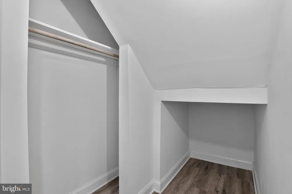 1807 SILVER COURT Hamilton, NJ 08690
