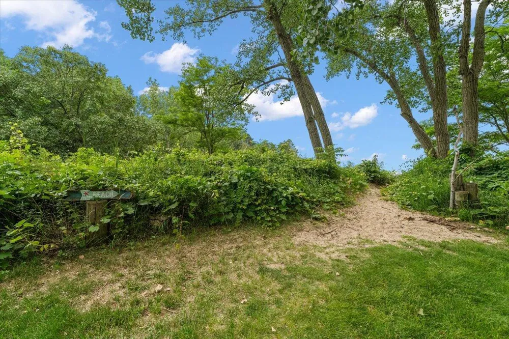 5501 Sunset Path Stevensville, MI 49127
