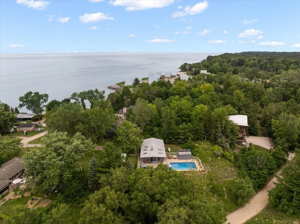 5501 Sunset Path Stevensville, MI 49127
