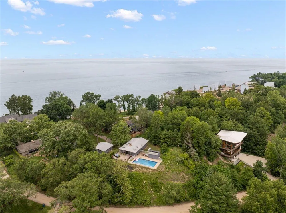 5501 Sunset Path Stevensville, MI 49127