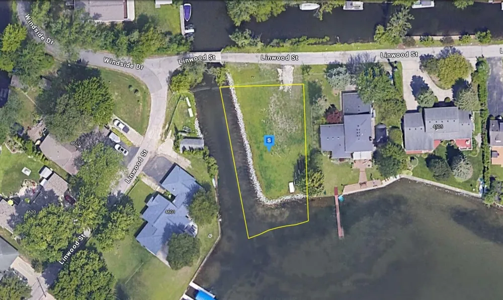 4545 Linwood Street West Bloomfield, MI 48324