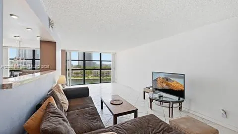 200 E Leslie Dr #722 Hallandale Beach, FL 33009