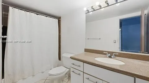 200 E Leslie Dr #722 Hallandale Beach, FL 33009
