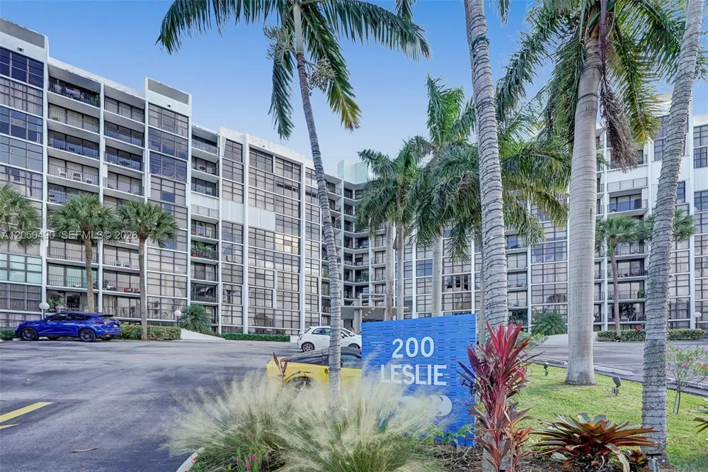 200 E Leslie Dr #722 Hallandale Beach, FL 33009