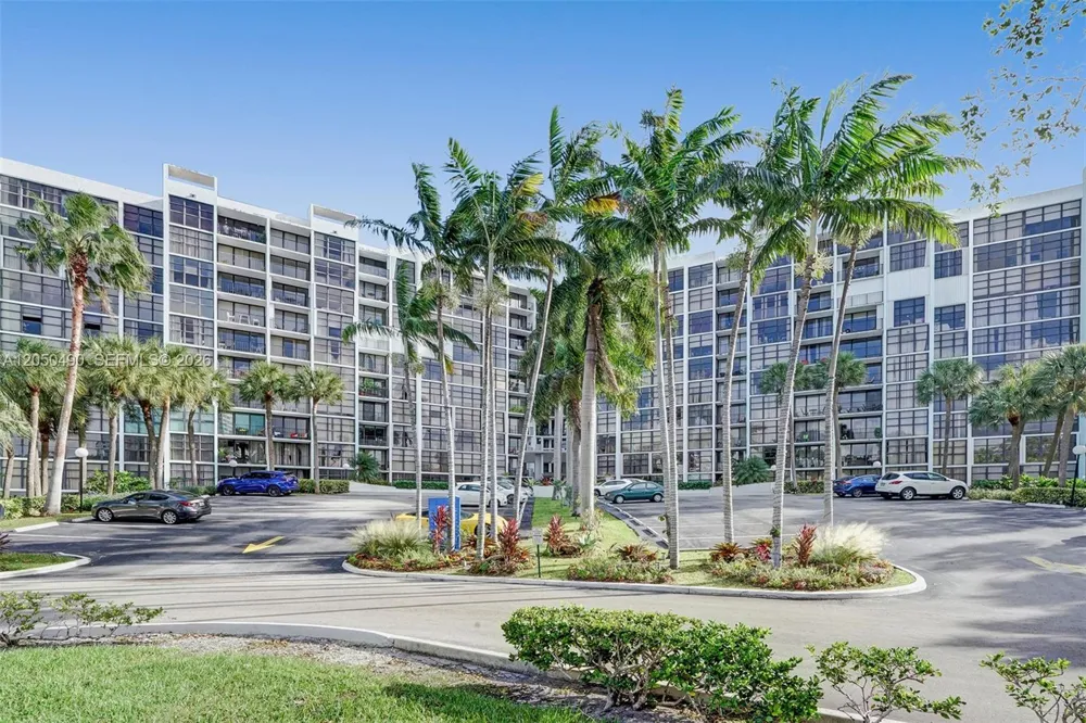 200 E Leslie Dr #722 Hallandale Beach, FL 33009