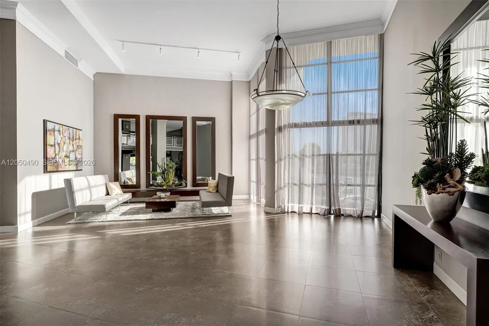 200 E Leslie Dr #722 Hallandale Beach, FL 33009