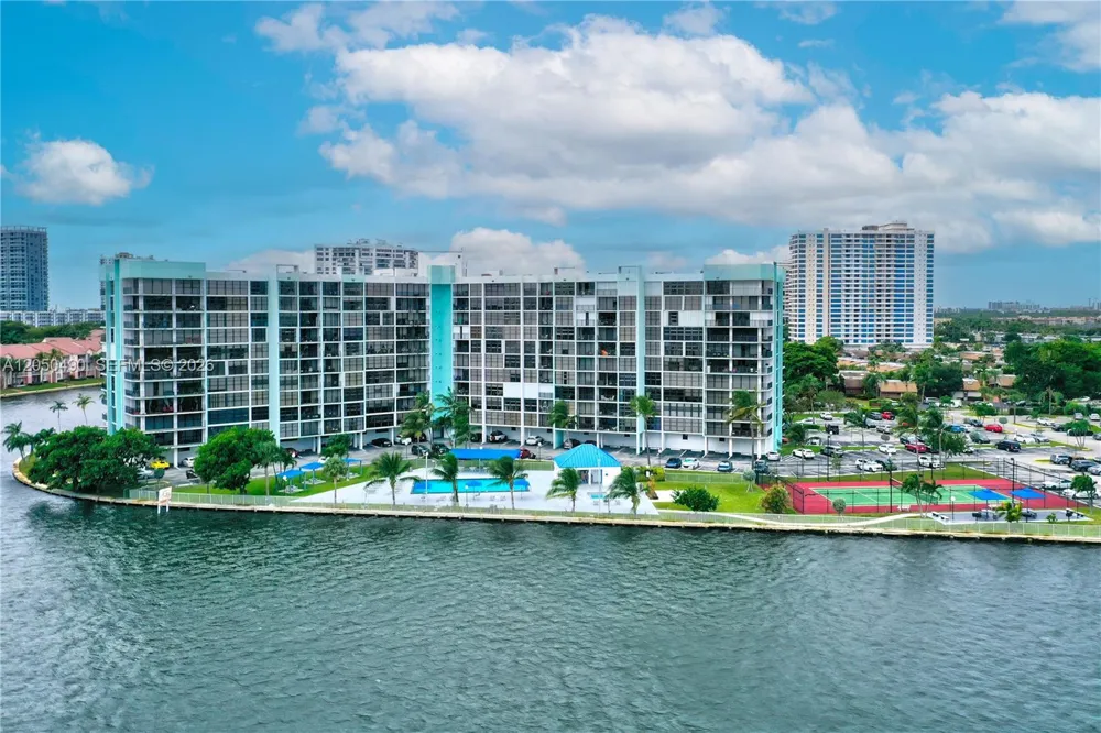 200 E Leslie Dr #722 Hallandale Beach, FL 33009