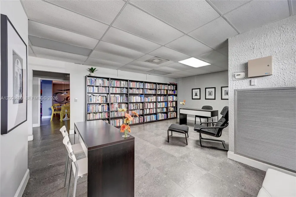 200 E Leslie Dr #722 Hallandale Beach, FL 33009