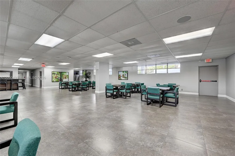 200 E Leslie Dr #722 Hallandale Beach, FL 33009