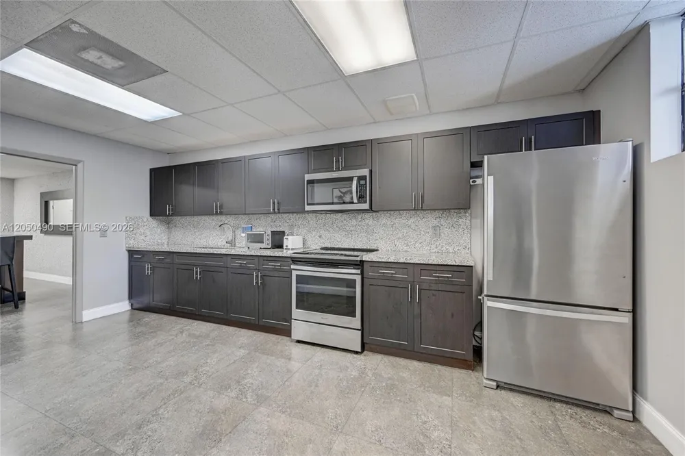 200 E Leslie Dr #722 Hallandale Beach, FL 33009