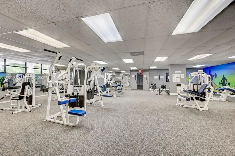 200 E Leslie Dr #722 Hallandale Beach, FL 33009
