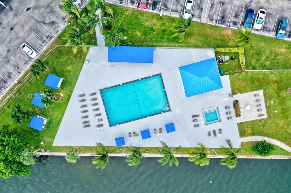 200 E Leslie Dr #722 Hallandale Beach, FL 33009