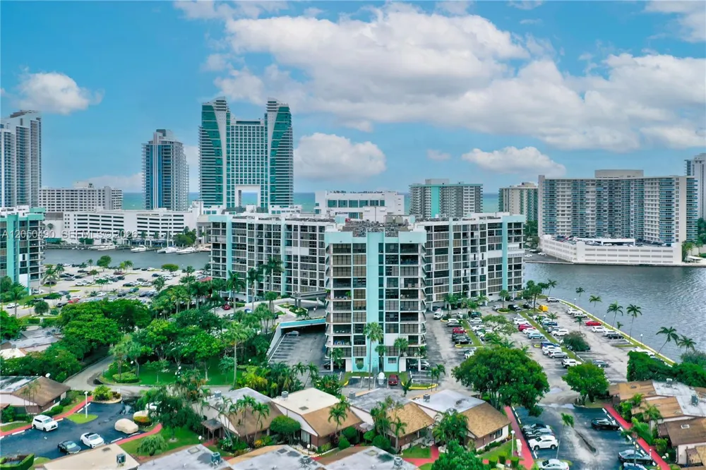 200 E Leslie Dr #722 Hallandale Beach, FL 33009