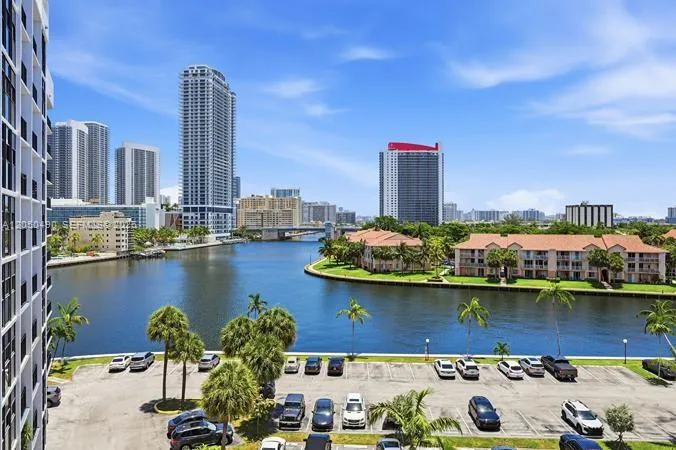 200 E Leslie Dr #722 Hallandale Beach, FL 33009