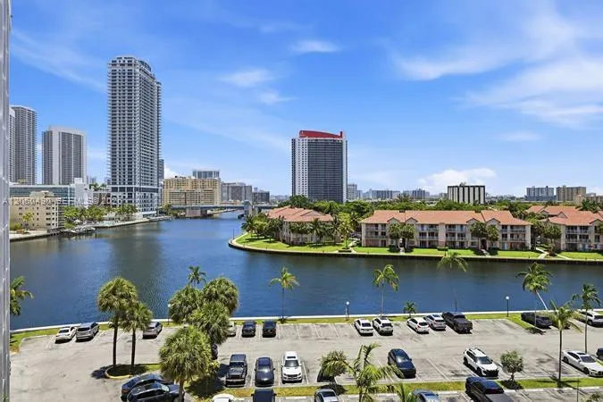 200 E Leslie Dr #722 Hallandale Beach, FL 33009