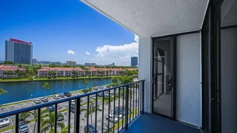 200 E Leslie Dr #722 Hallandale Beach, FL 33009