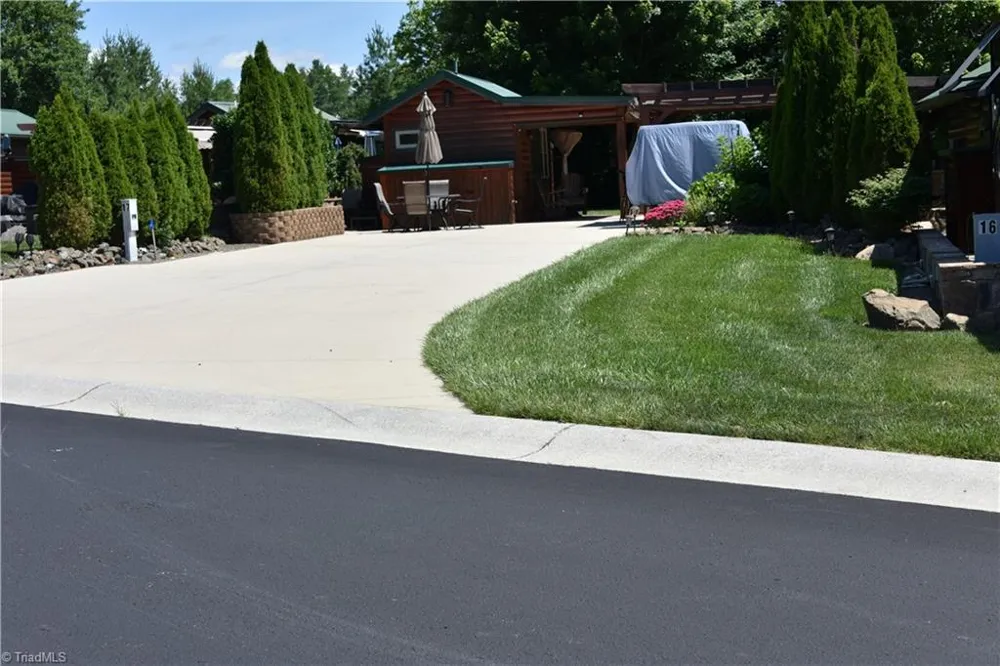 2524 Edmonds Road ##17 Galax, VA 24333