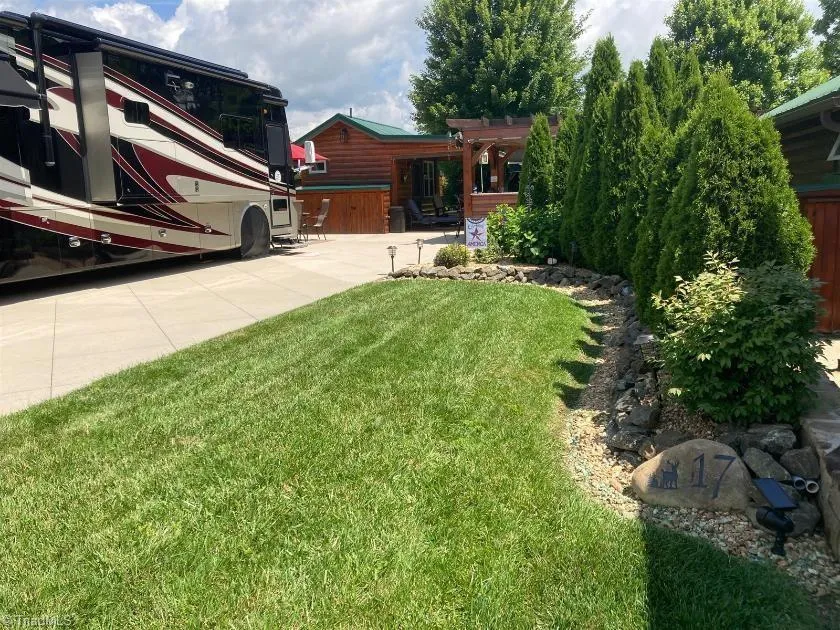 2524 Edmonds Road ##17 Galax, VA 24333
