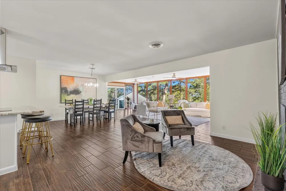 28 Lost Pines Avenue Bastrop, TX 78602