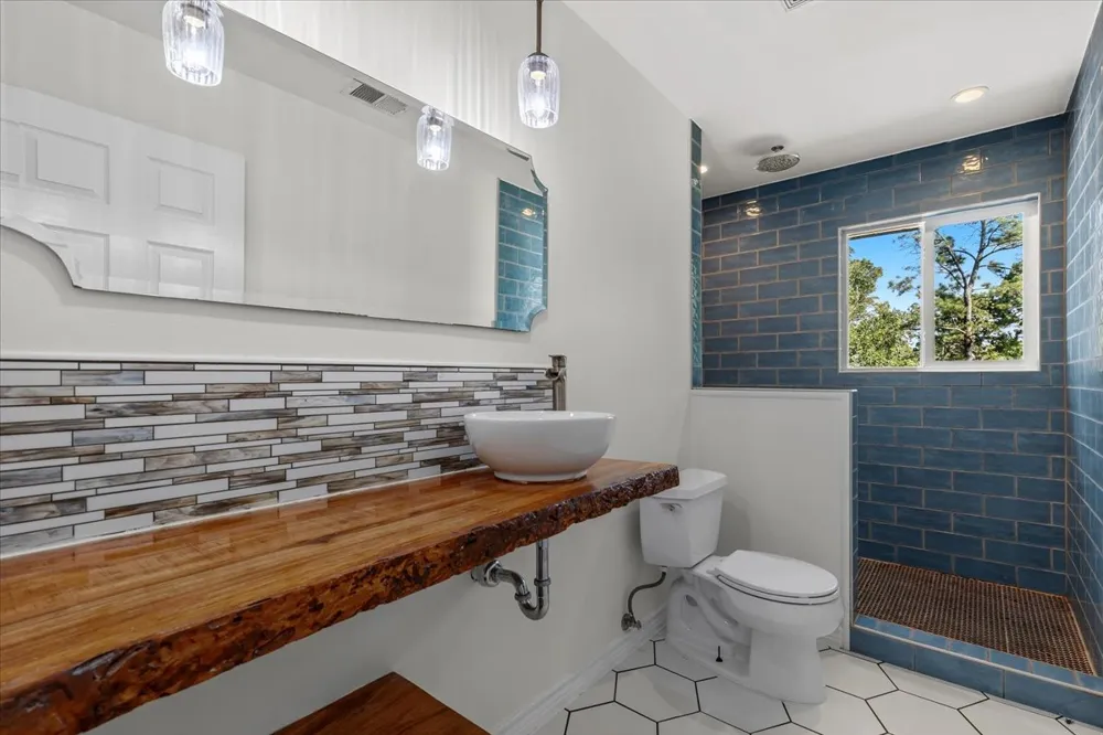 28 Lost Pines Avenue Bastrop, TX 78602