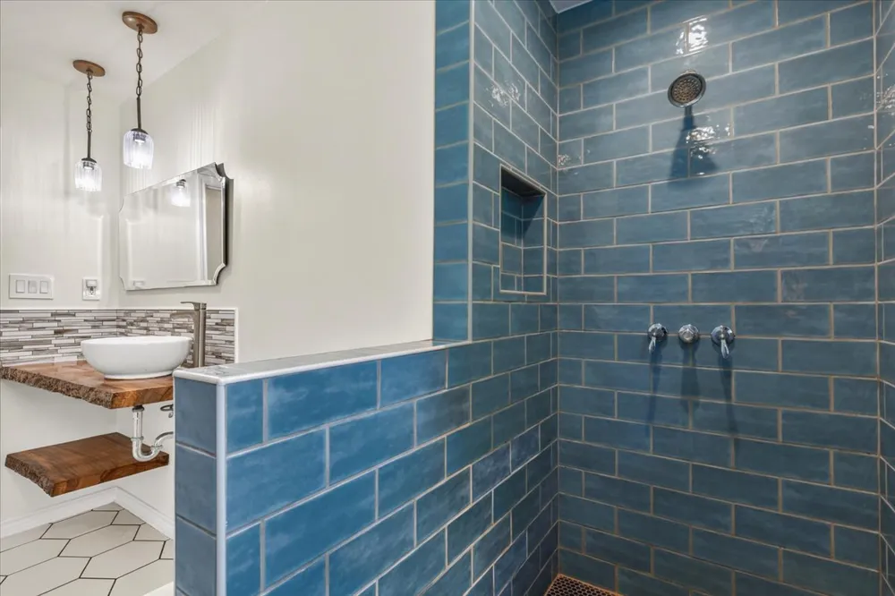 28 Lost Pines Avenue Bastrop, TX 78602