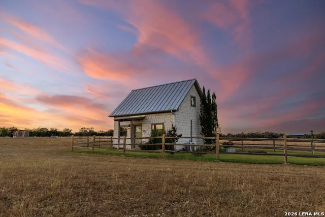 237 Twisted Timbers Rd Fredericksburg, TX 78624