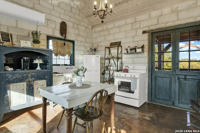 237 Twisted Timbers Rd Fredericksburg, TX 78624