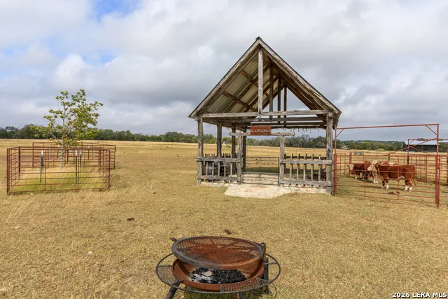 237 Twisted Timbers Rd Fredericksburg, TX 78624