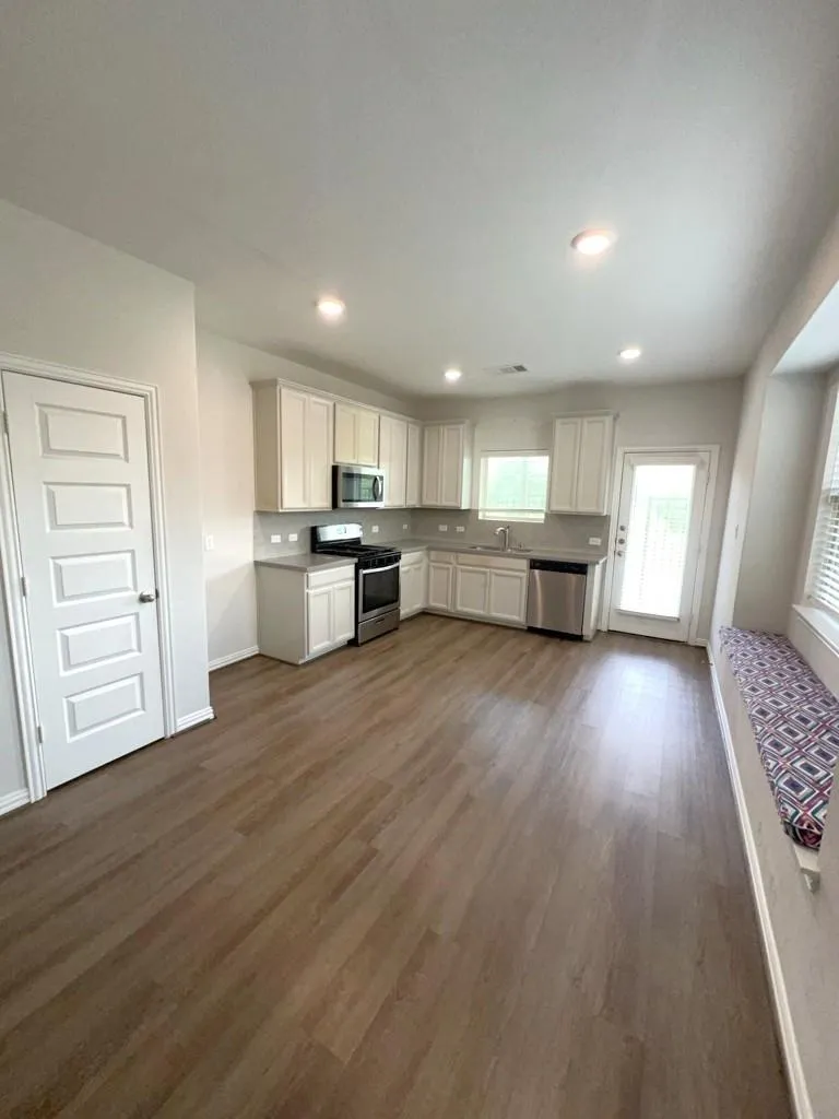 7118 Fannin Street Pearland, TX 77584