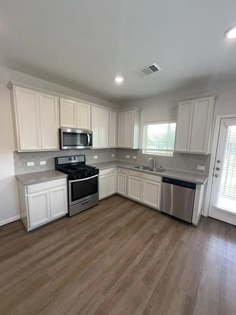 7118 Fannin Street Pearland, TX 77584