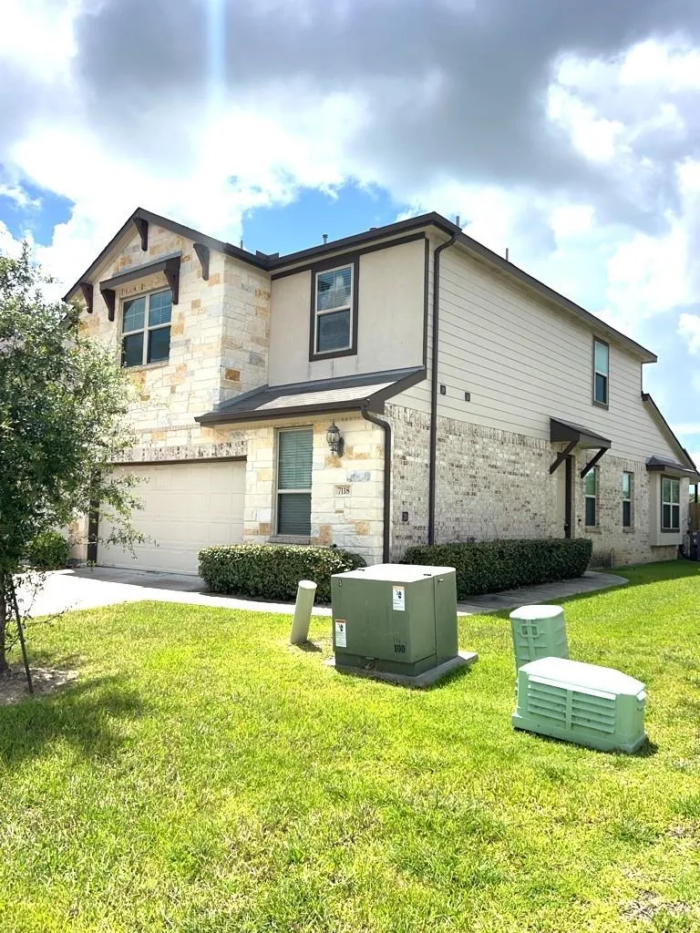 7118 Fannin Street Pearland, TX 77584