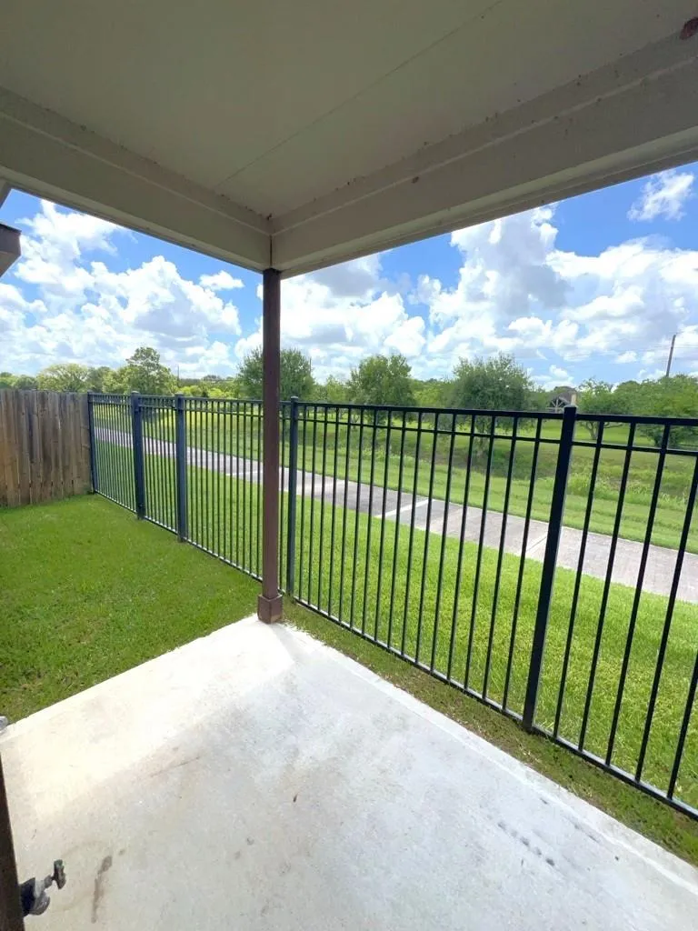 7118 Fannin Street Pearland, TX 77584