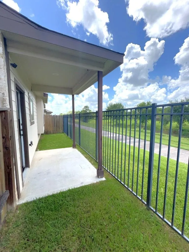 7118 Fannin Street Pearland, TX 77584