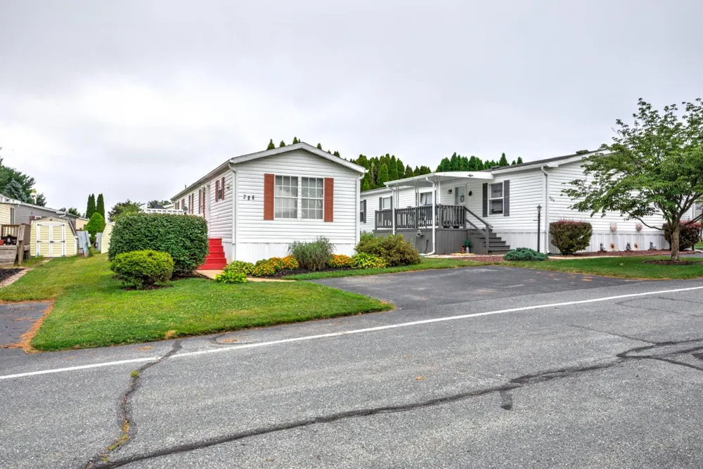 206 SADDLEFORD COURT Lancaster, PA 17603