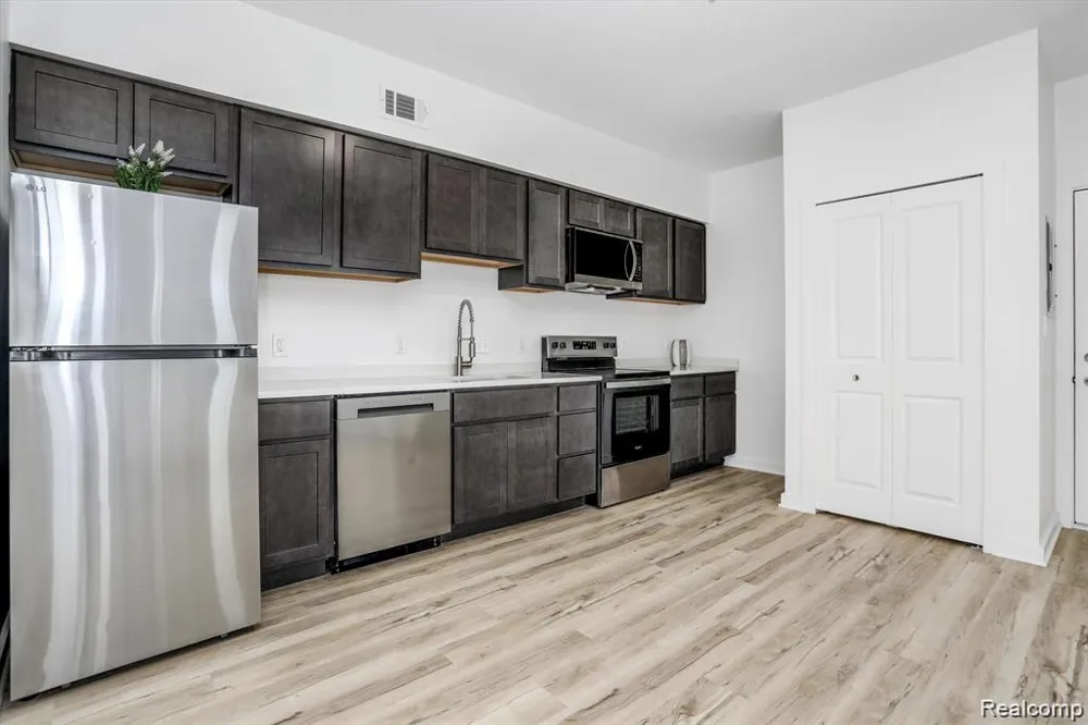 799 E Grand Boulevard #4 Detroit City, MI 48207
