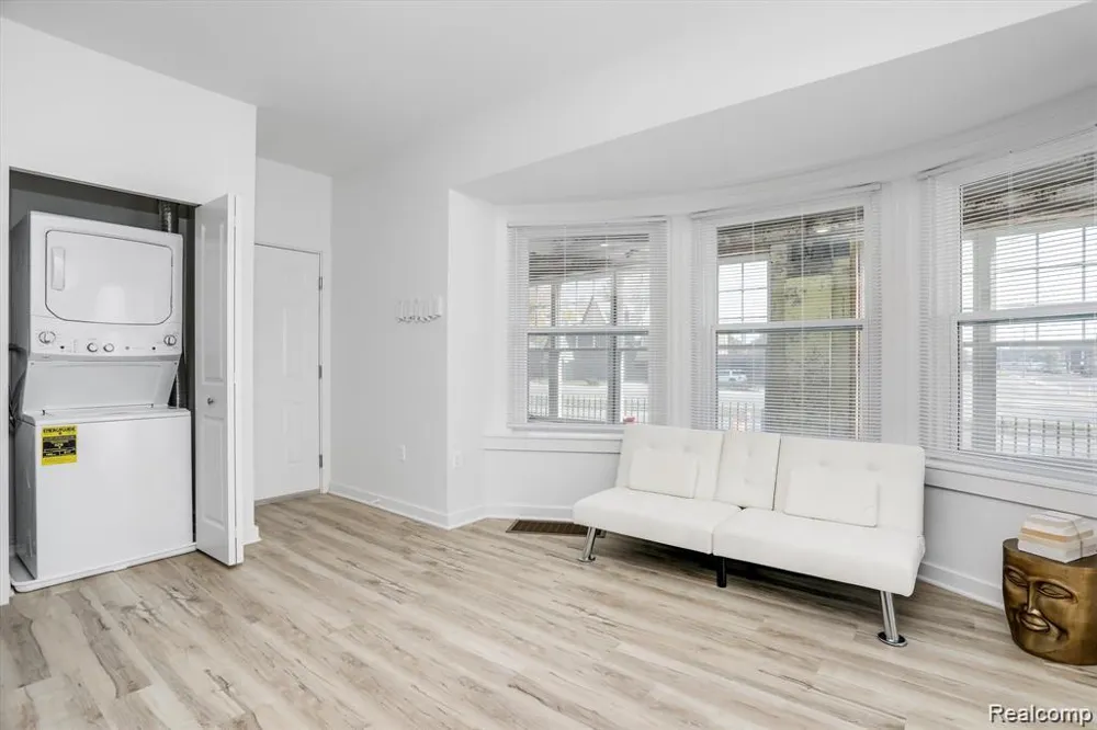 799 E Grand Boulevard #4 Detroit City, MI 48207