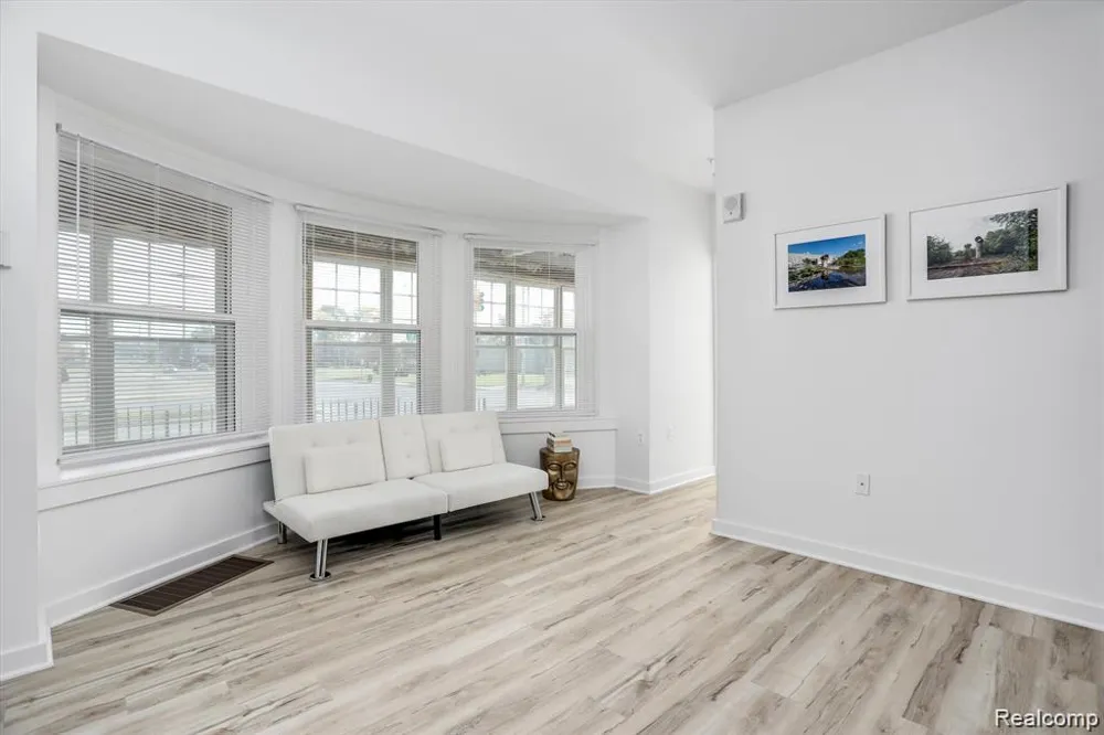 799 E Grand Boulevard #4 Detroit City, MI 48207