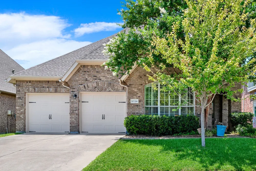 5724 New Castle Drive Richardson, TX 75082