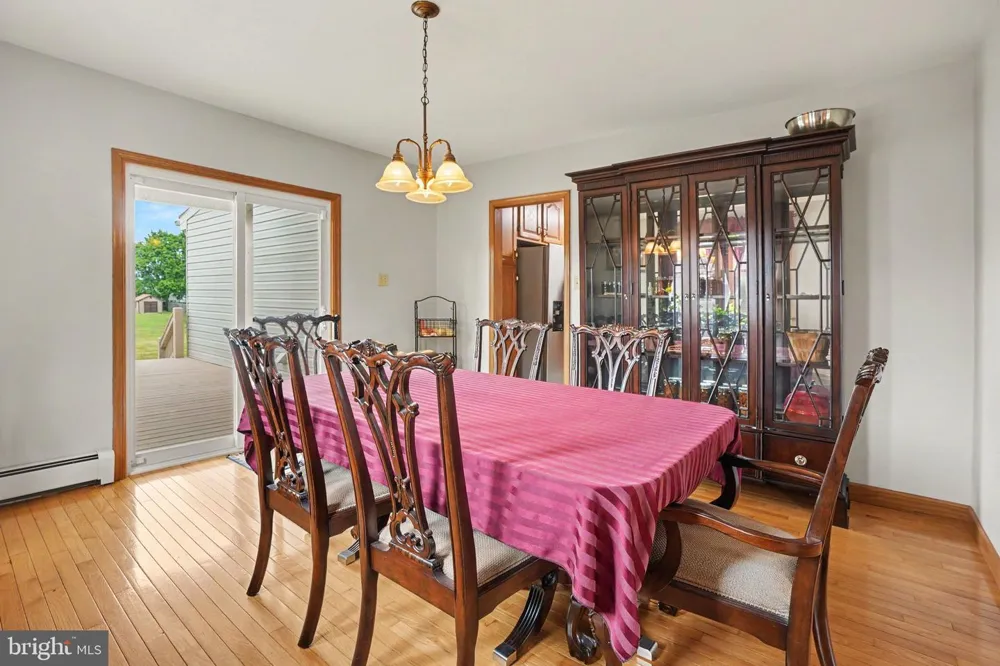 924 W TRINDLE ROAD Mechanicsburg, PA 17055