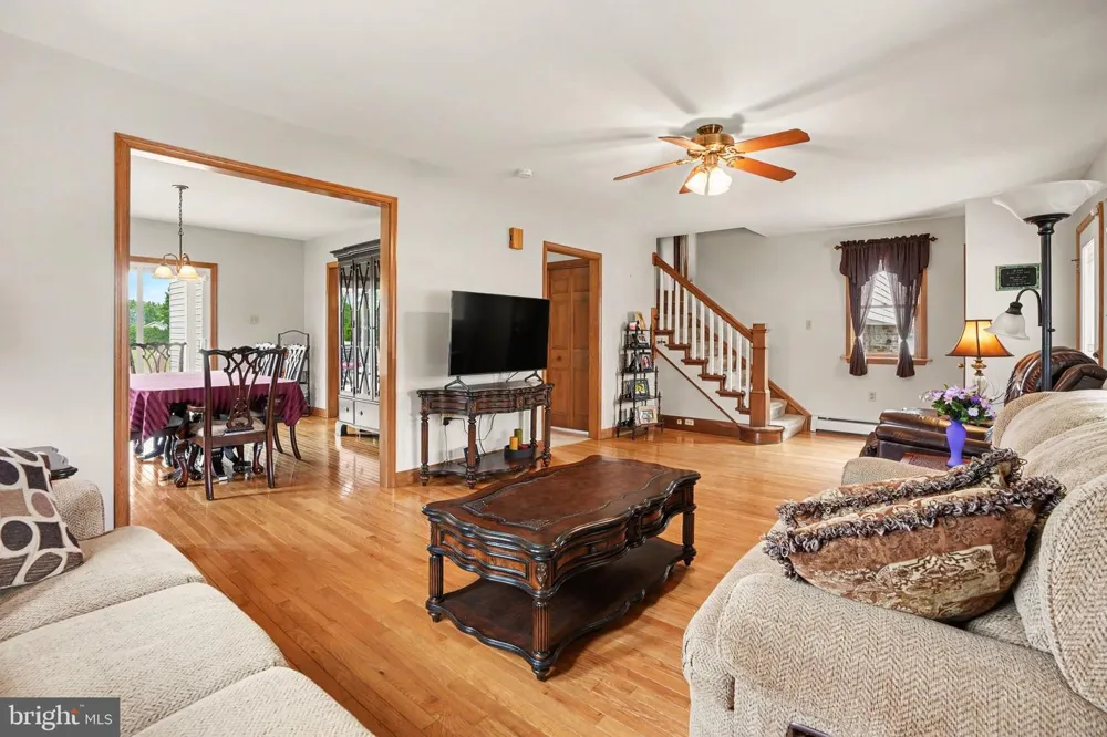 924 W TRINDLE ROAD Mechanicsburg, PA 17055