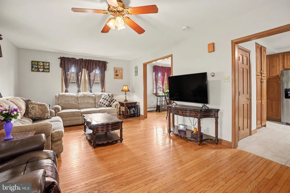 924 W TRINDLE ROAD Mechanicsburg, PA 17055