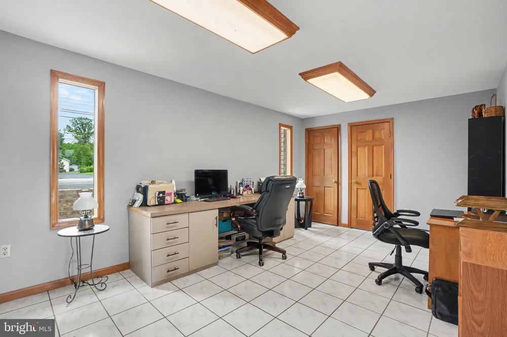 924 W TRINDLE ROAD Mechanicsburg, PA 17055