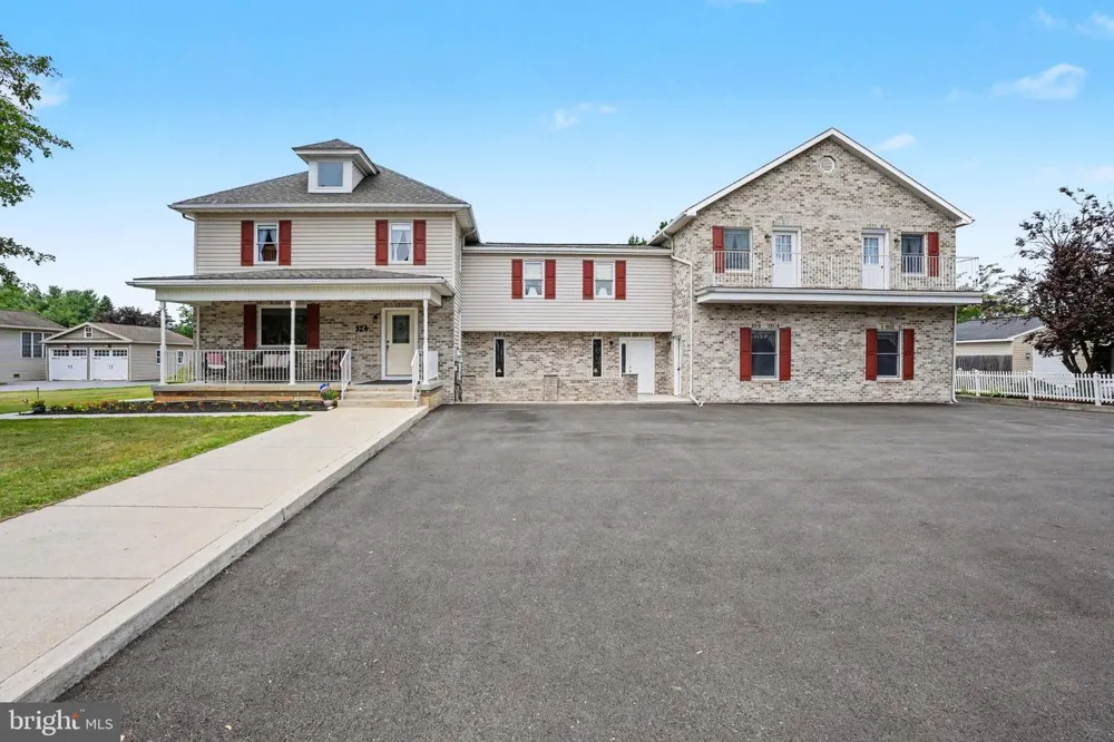 924 W TRINDLE ROAD Mechanicsburg, PA 17055